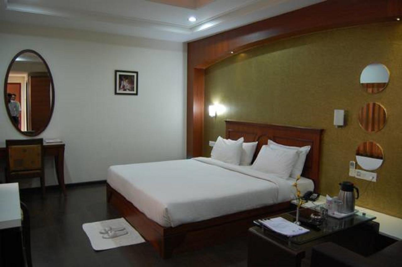 Hotel Amit International Bhilai Exteriör bild