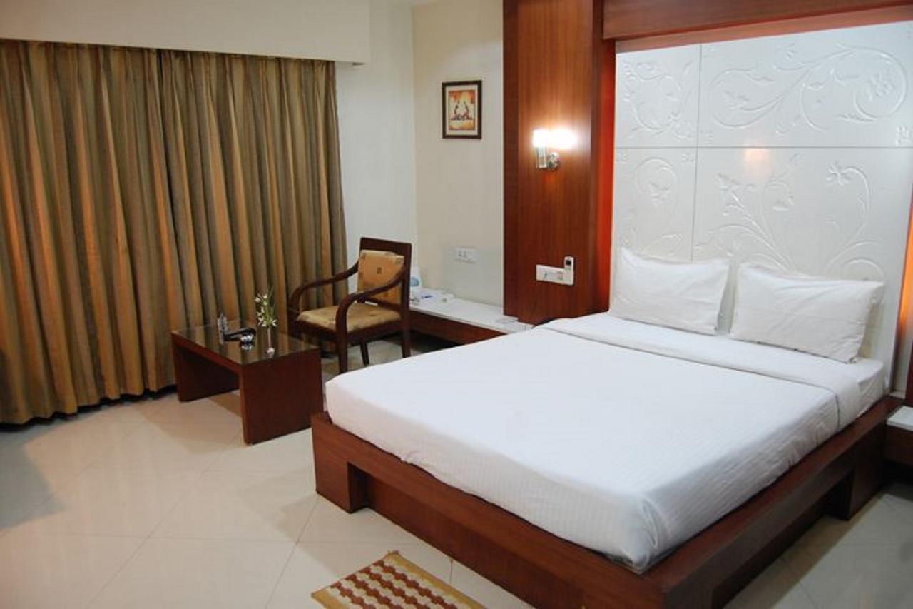 Hotel Amit International Bhilai Exteriör bild