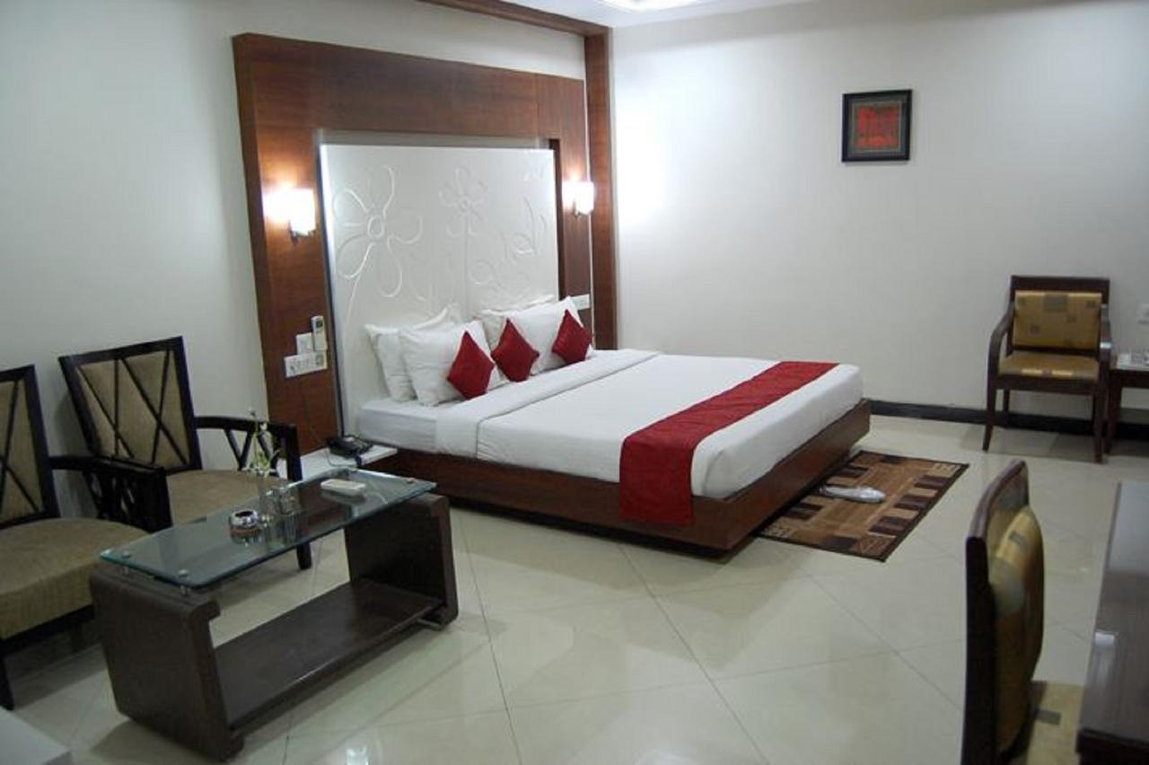 Hotel Amit International Bhilai Exteriör bild