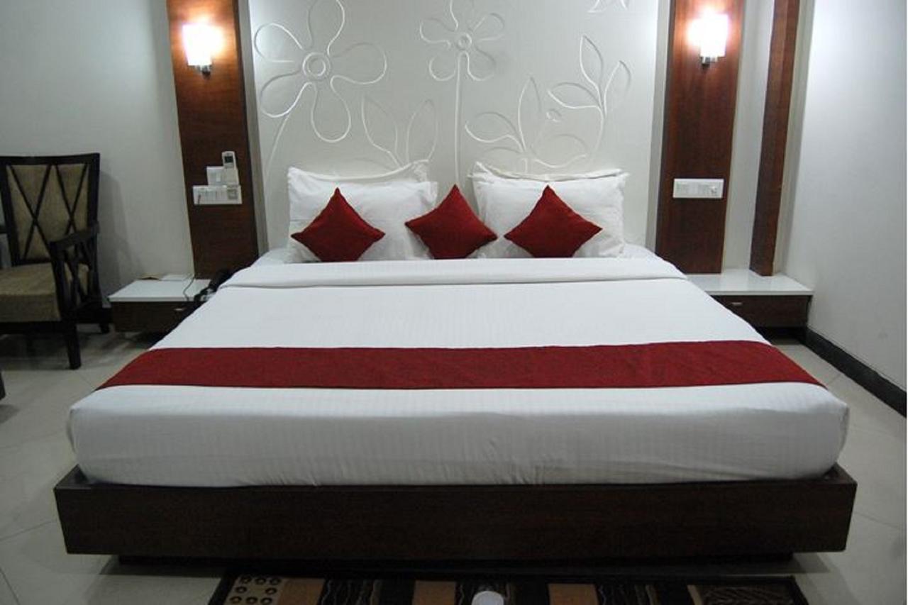 Hotel Amit International Bhilai Exteriör bild