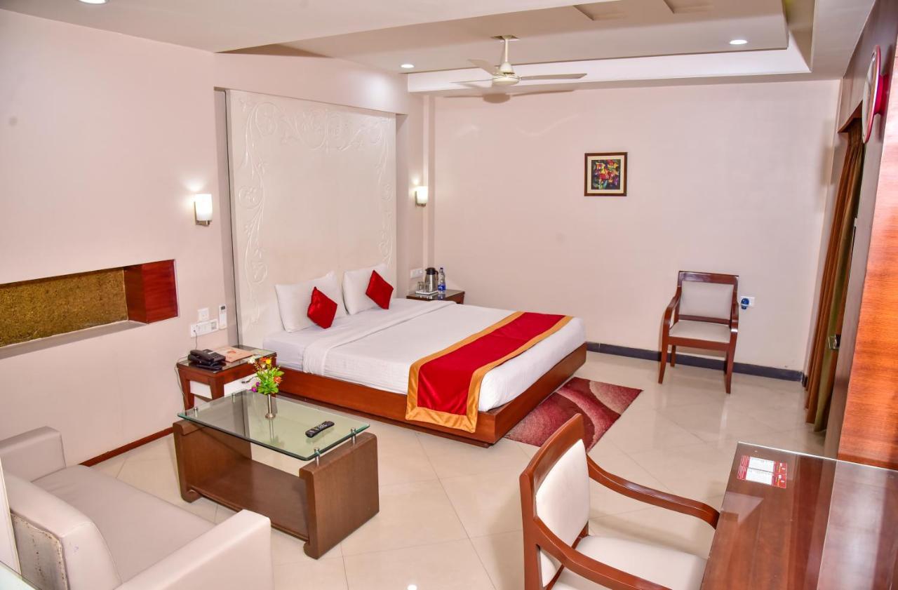 Hotel Amit International Bhilai Exteriör bild